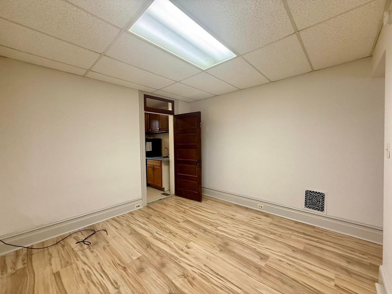 626 W Lemon St #2R - Photo 6 of 9