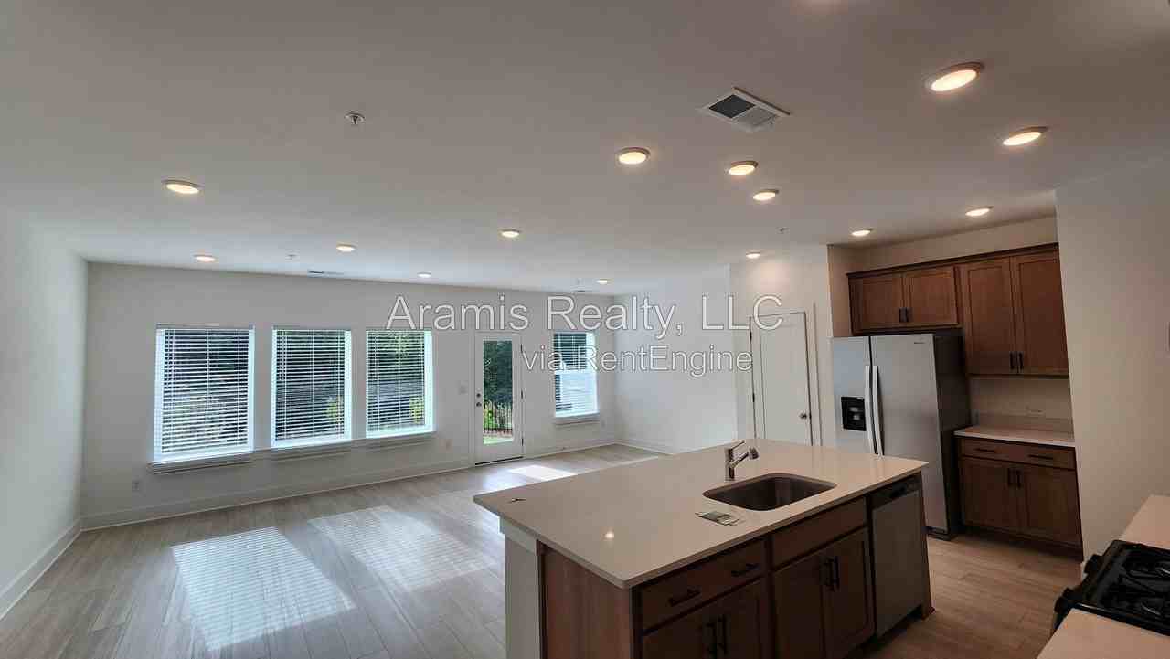 450 Laurelwood Ln #1 - Photo 3 of 17