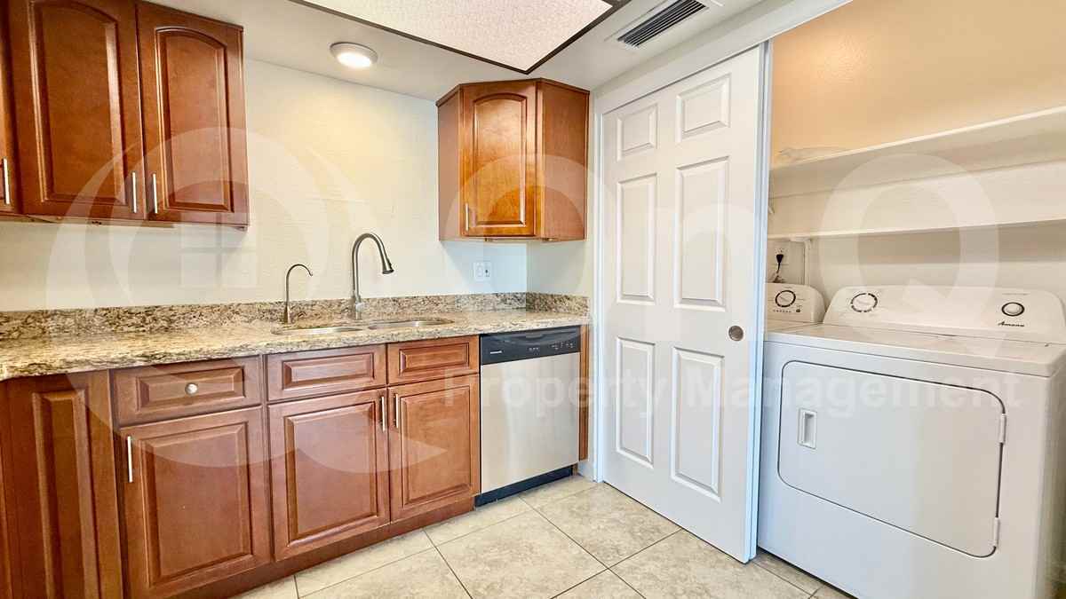 6836 S Jentilly Ln - Photo 7 of 26