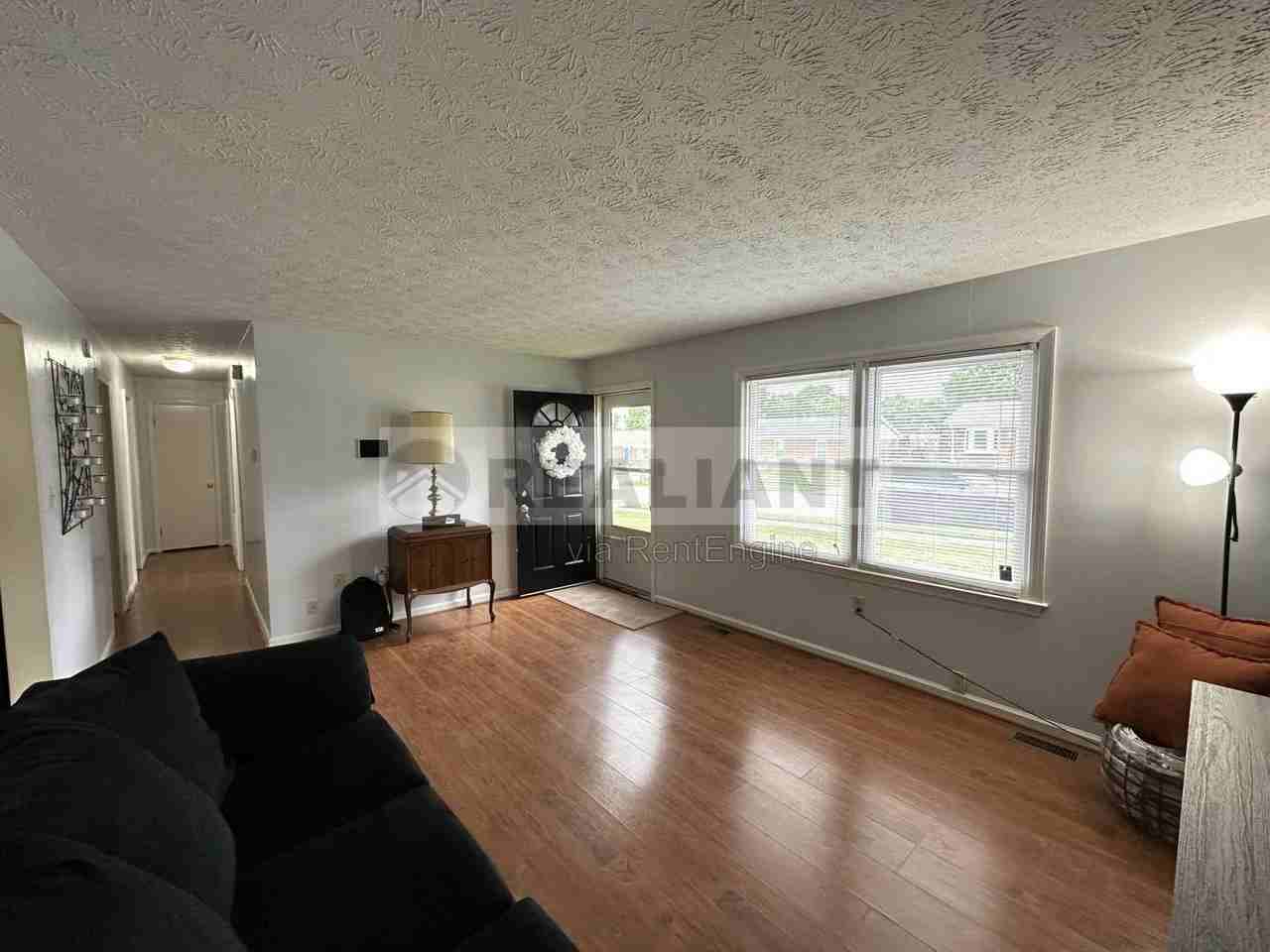530 Foxwood Dr - Photo 3 of 21