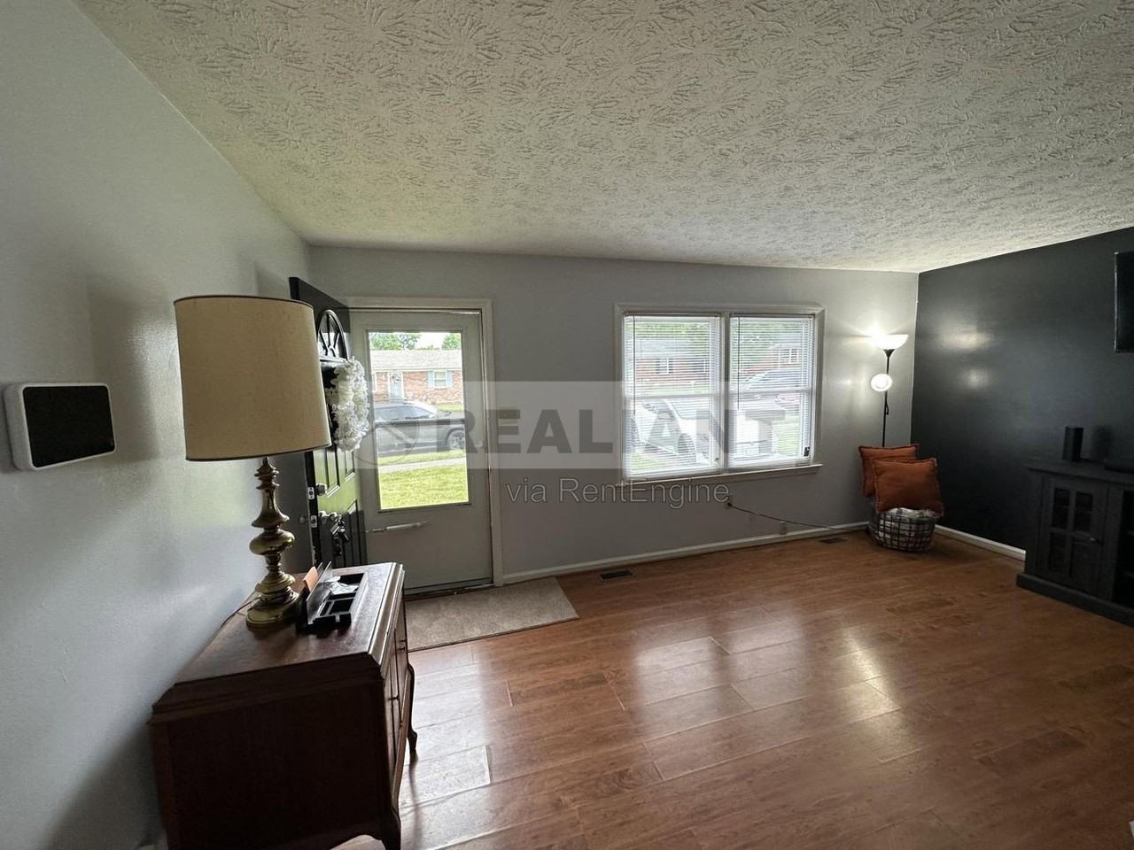 530 Foxwood Dr - Photo 4 of 21