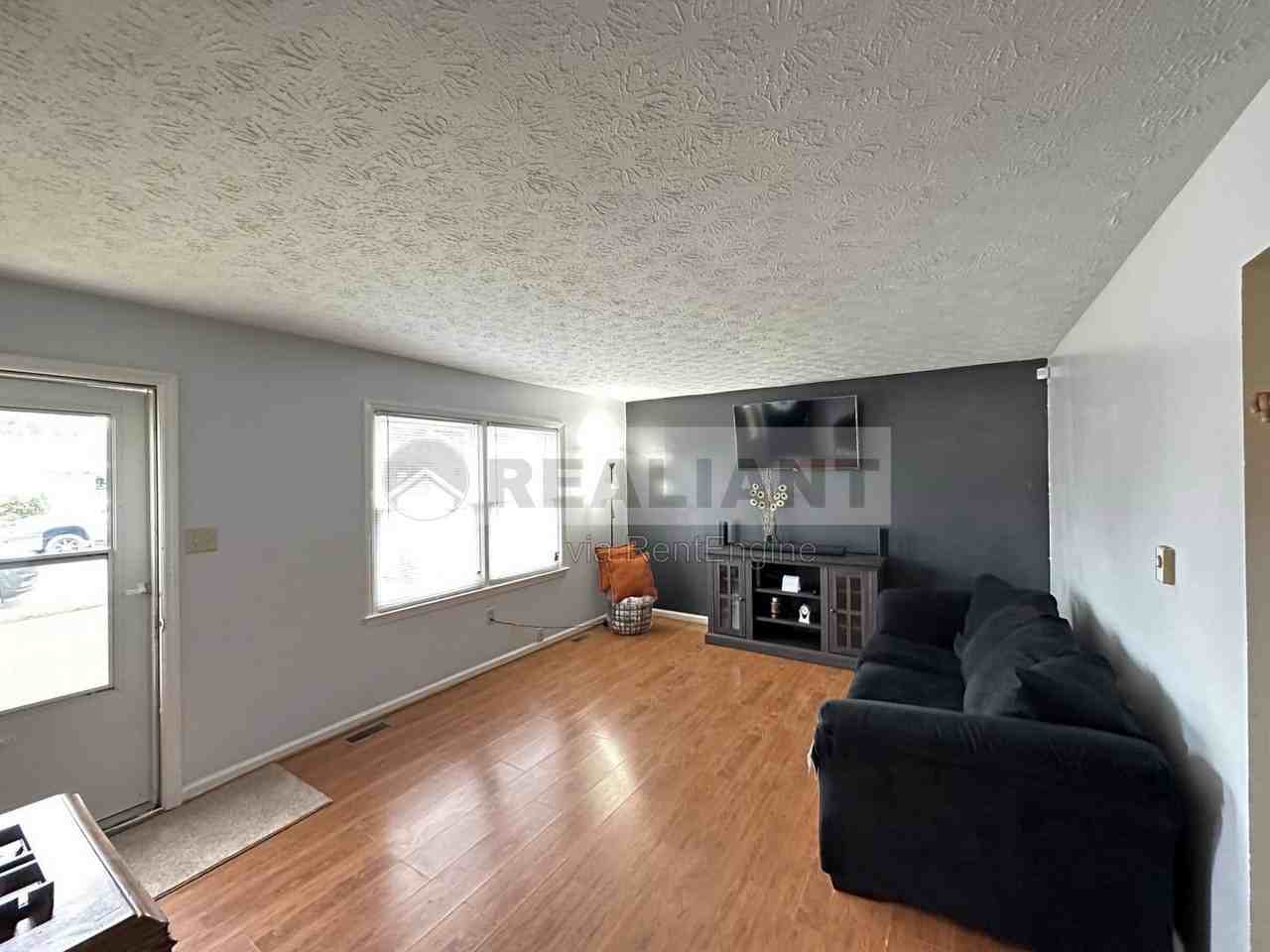 530 Foxwood Dr - Photo 5 of 21