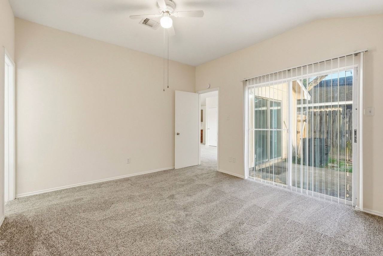 1431 Stevenage Ln - Photo 3 of 25