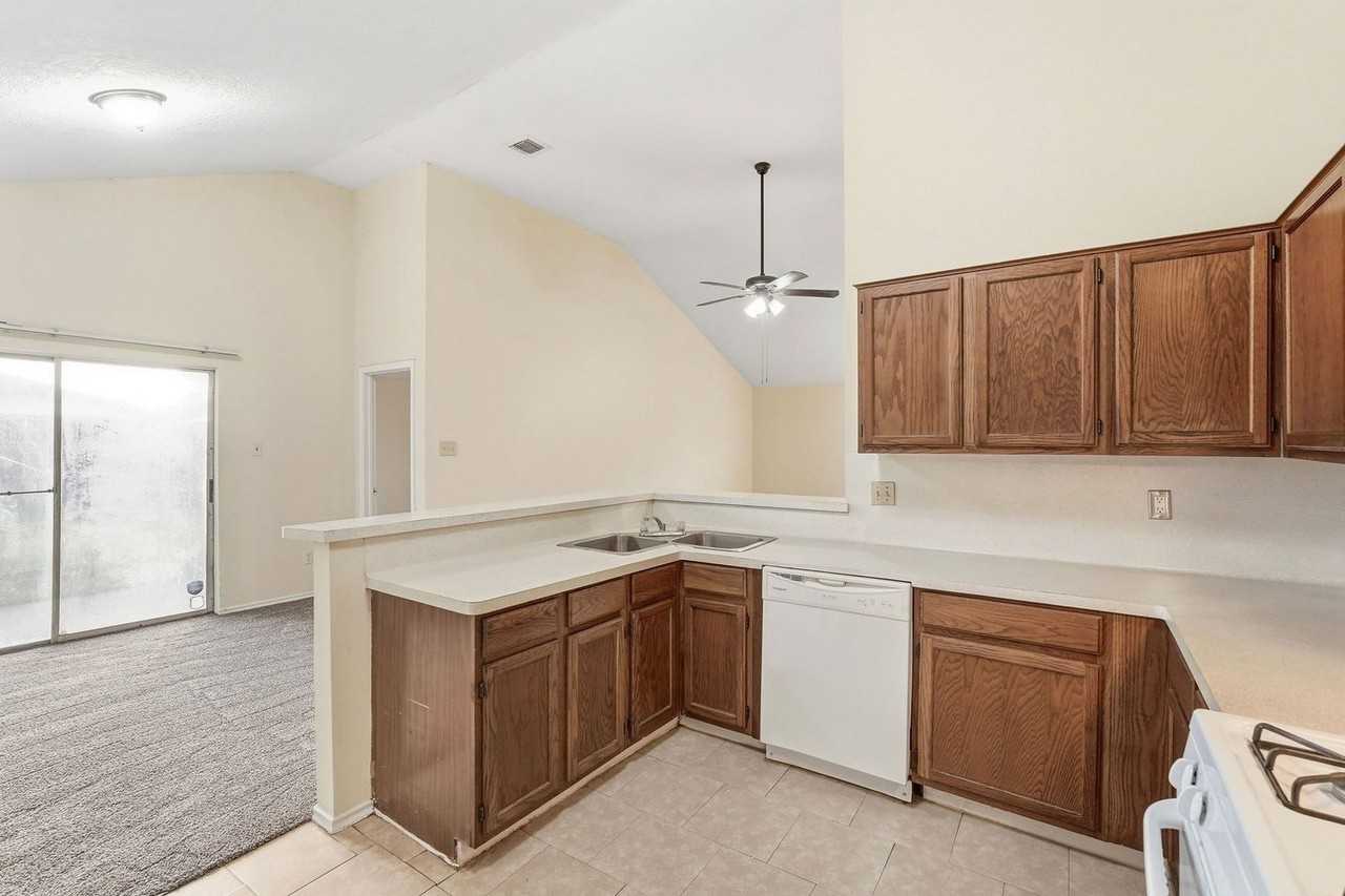 1431 Stevenage Ln - Photo 5 of 25