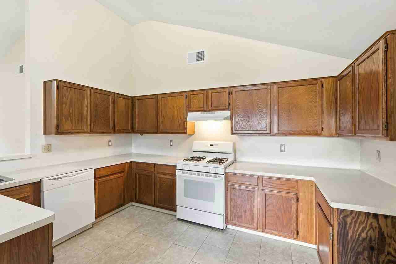 1431 Stevenage Ln - Photo 6 of 25
