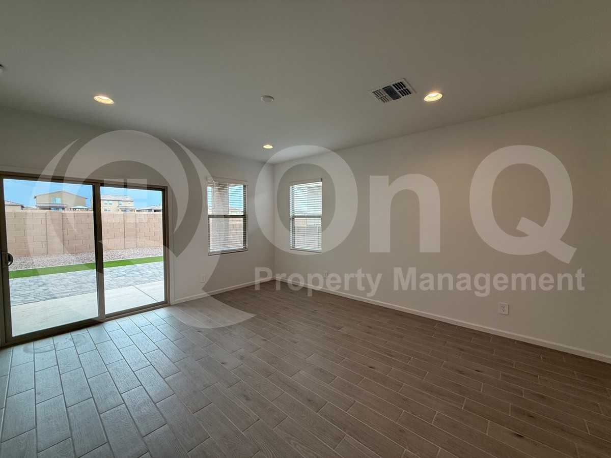 6901 W Sweetshade Ln - Photo 4 of 32