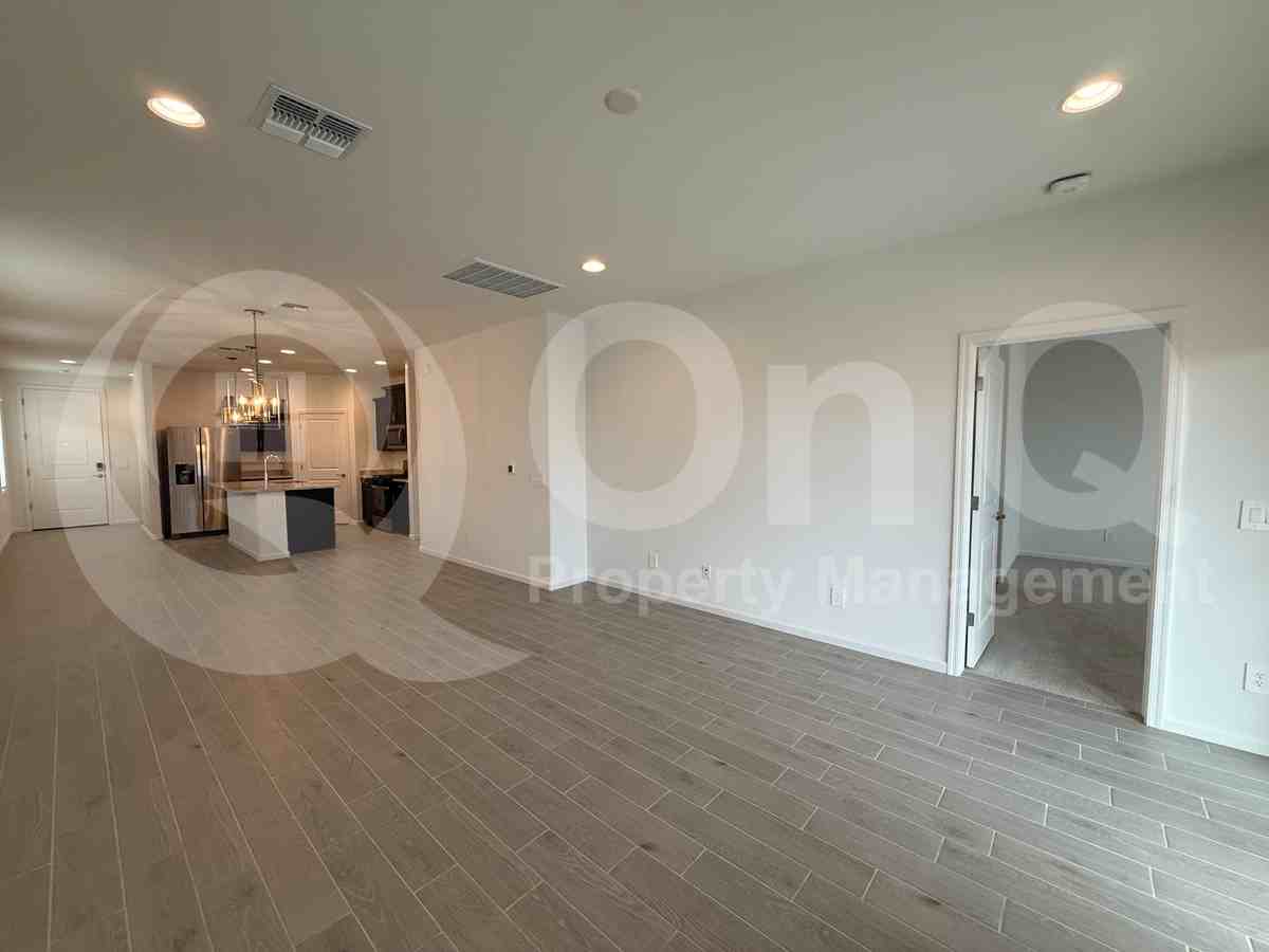 6901 W Sweetshade Ln - Photo 5 of 32