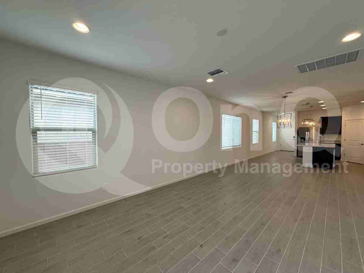 6901 W Sweetshade Ln - Photo 6 of 32