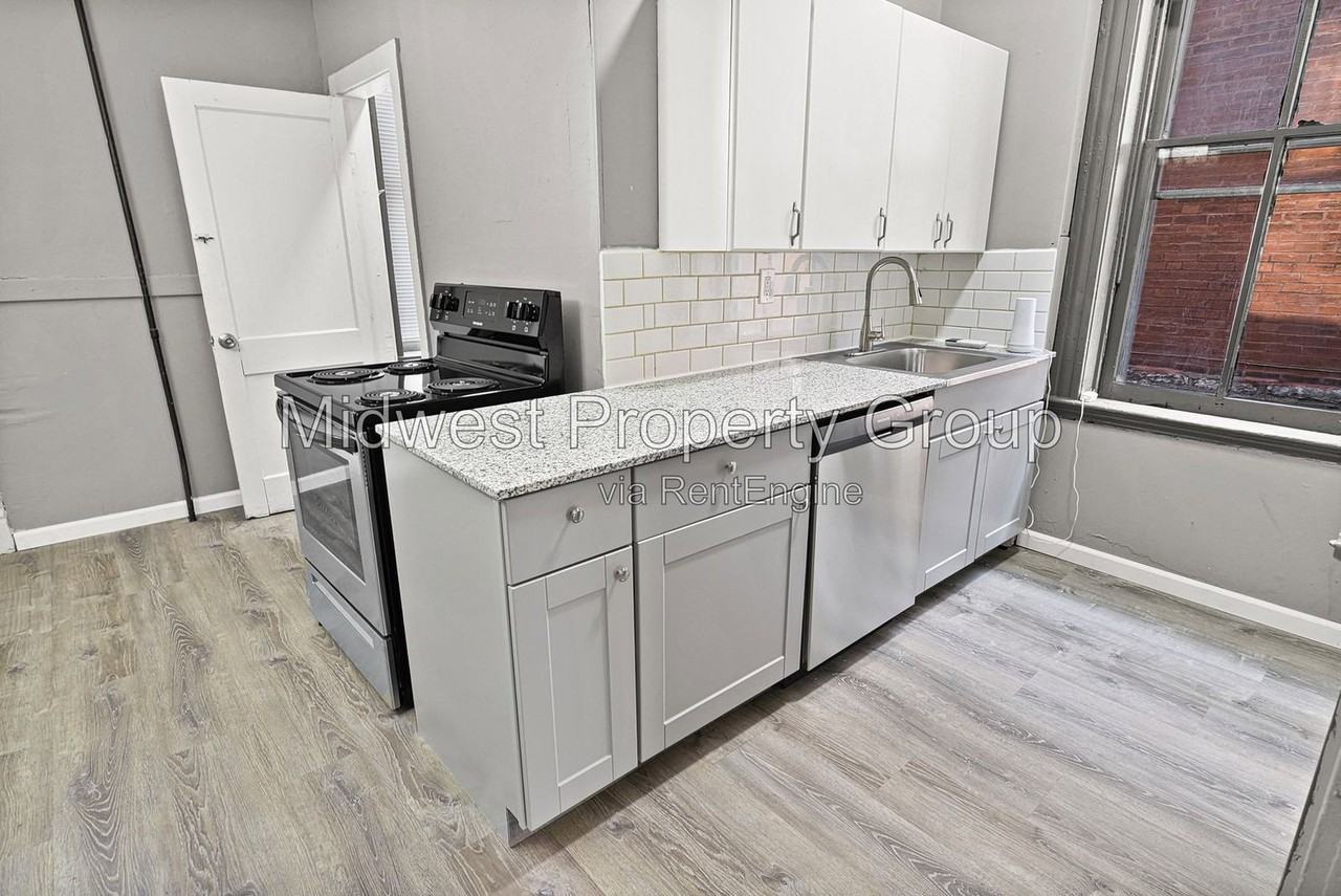 3614 Morganford Rd #1F - Photo 4 of 20