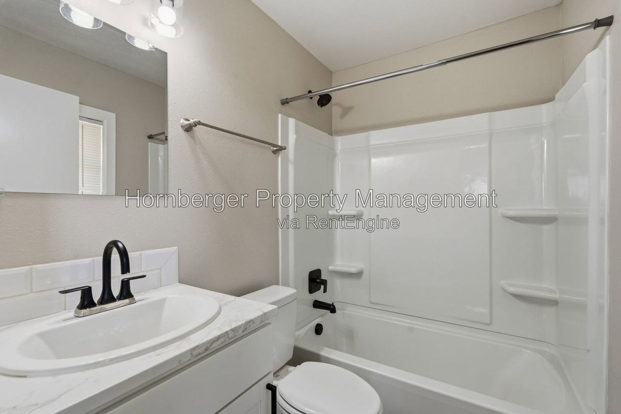 205 S Elizabeth Rd #5 - Photo 4 of 13