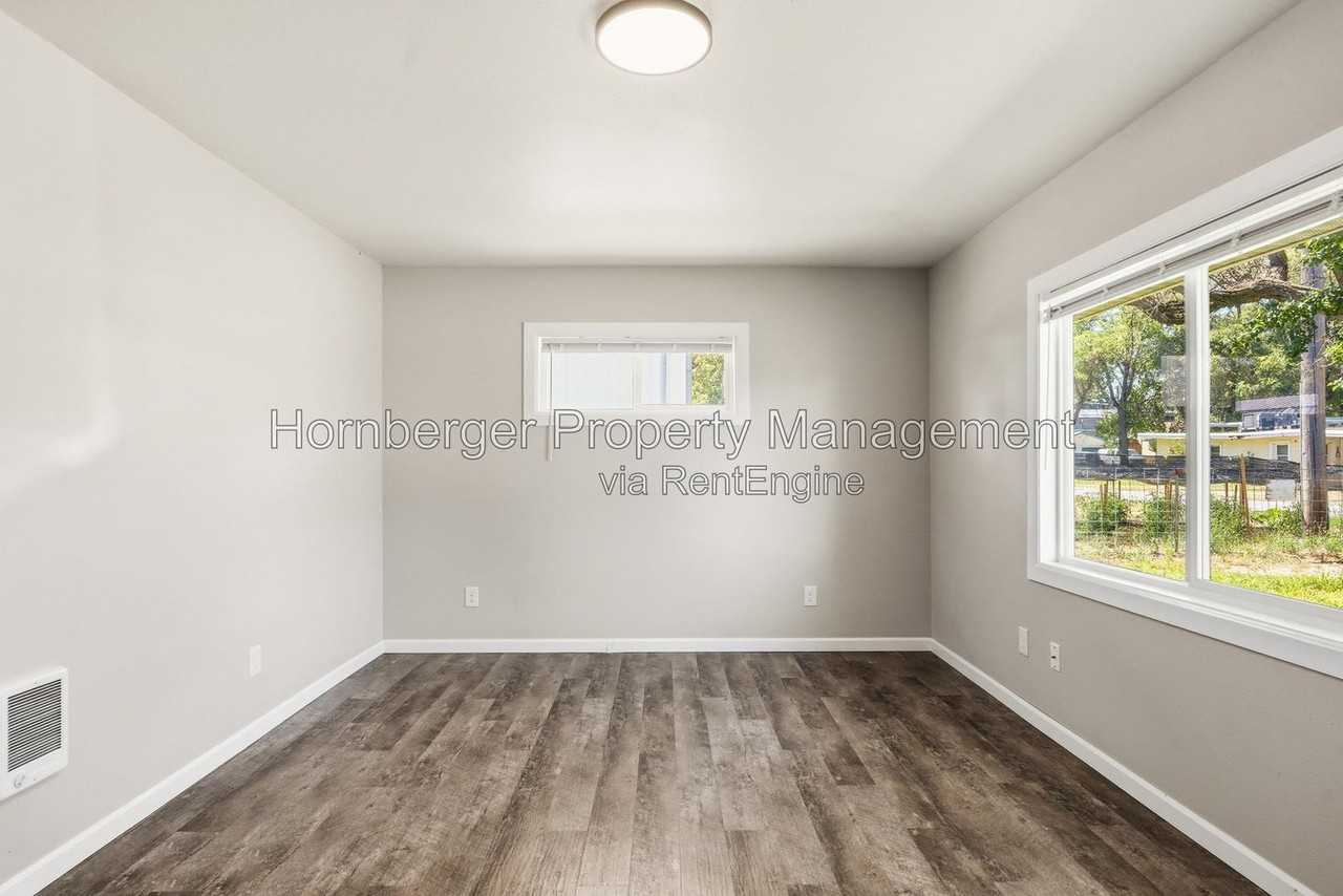 205 S Elizabeth Rd #5 - Photo 7 of 13