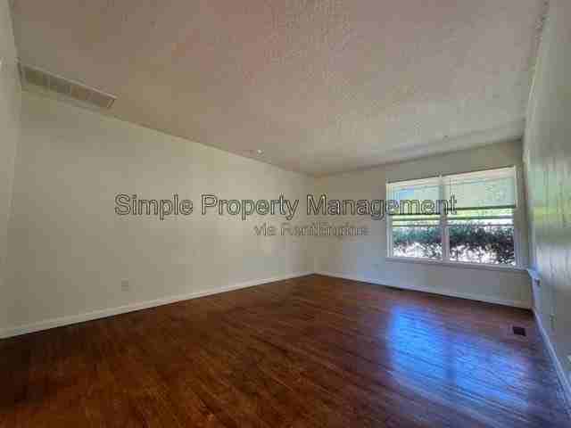 816 Willow Ln - Photo 4 of 22