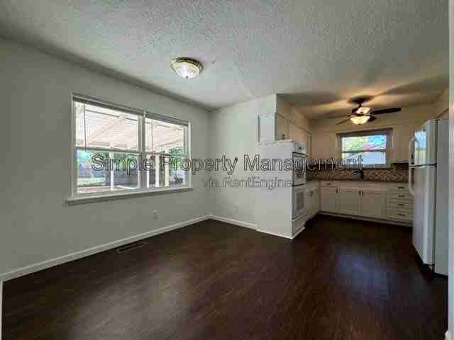 816 Willow Ln - Photo 7 of 22