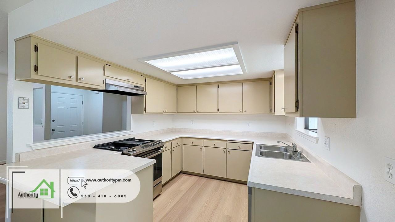 1027 Goodview Way - Photo 6 of 17