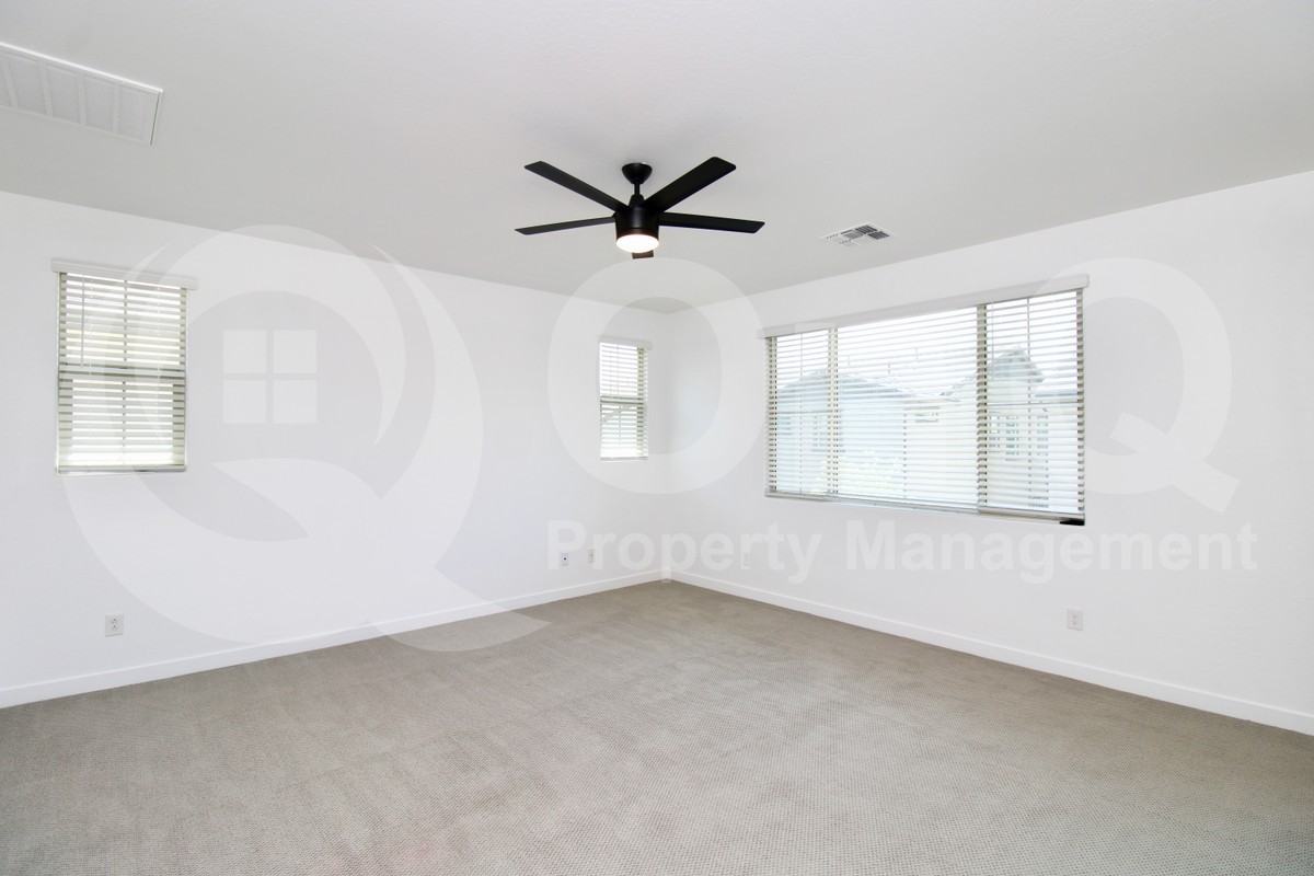1045 E Thompson Way - Photo 6 of 25