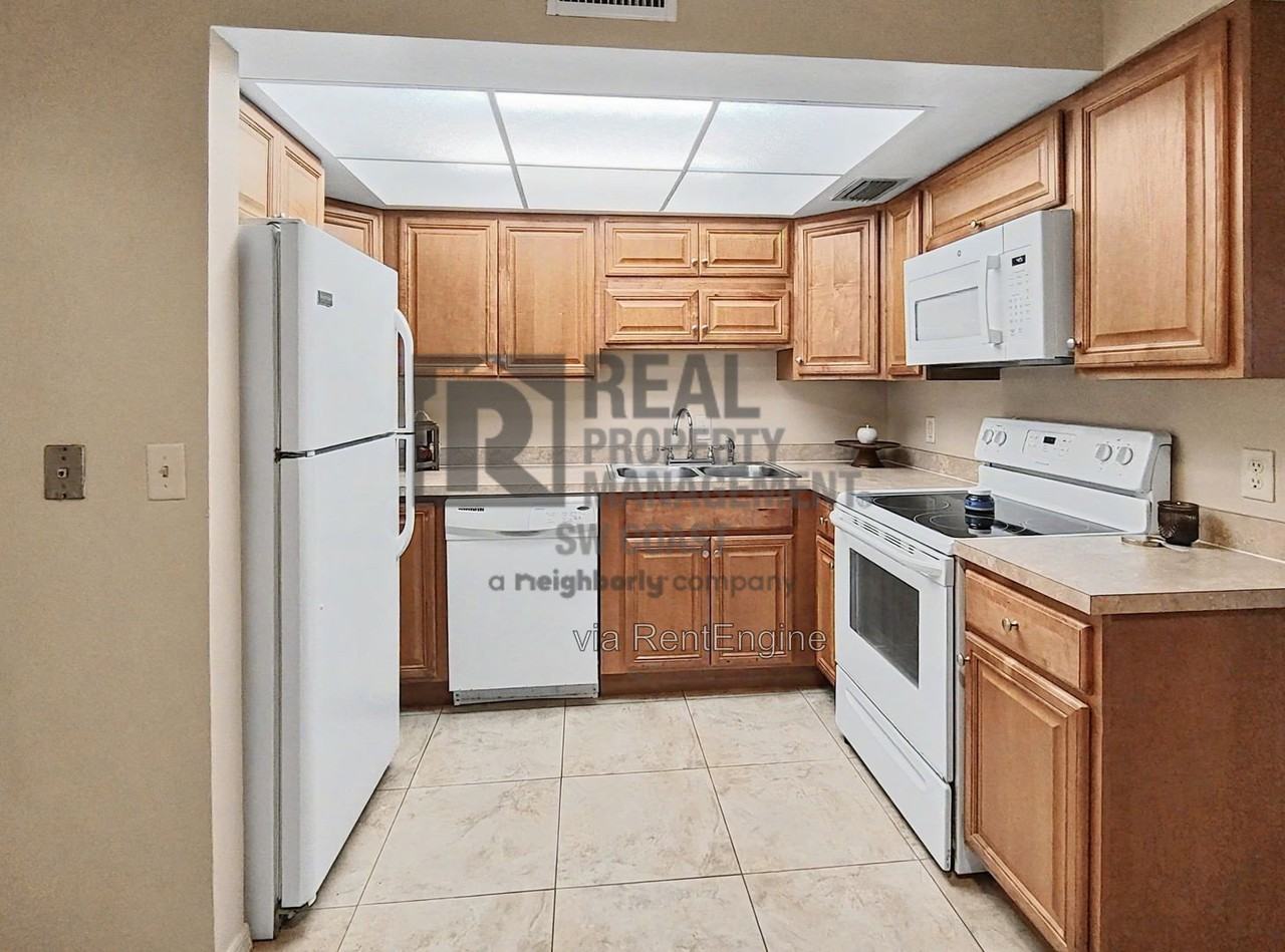 12471 Mcgregor Blvd #10-1 - Photo 3 of 22