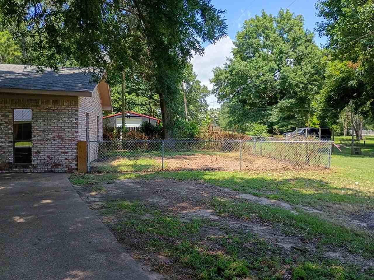 300 Slayden St - Photo 2 of 23