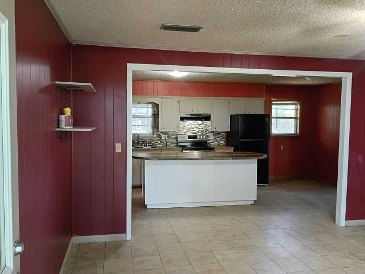 300 Slayden St - Photo 5 of 23