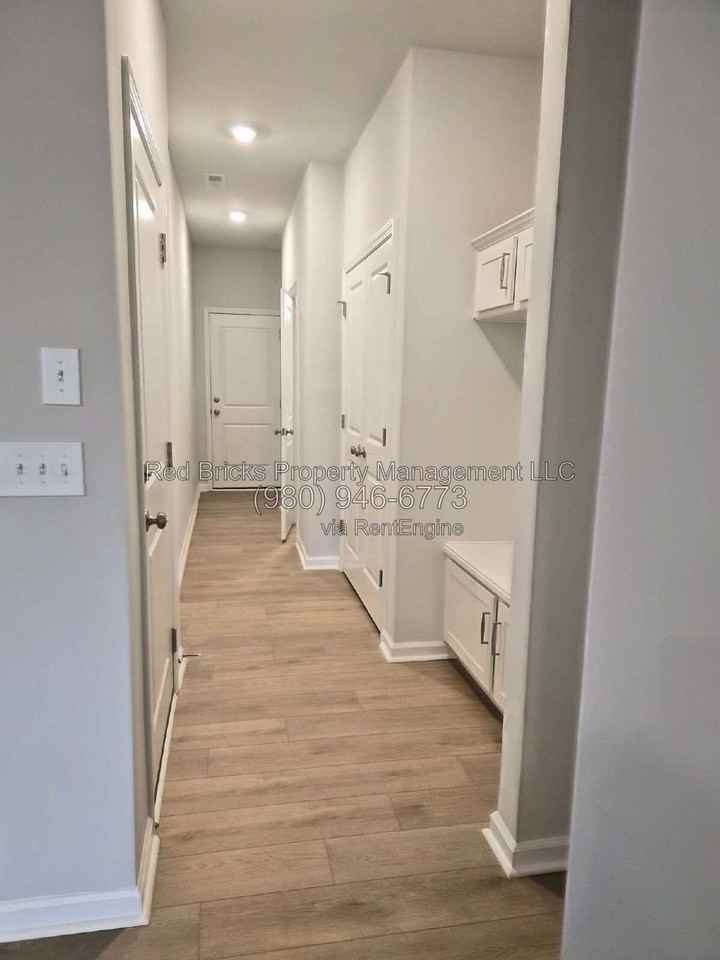 6510 Harlech Street - Photo 4 of 15