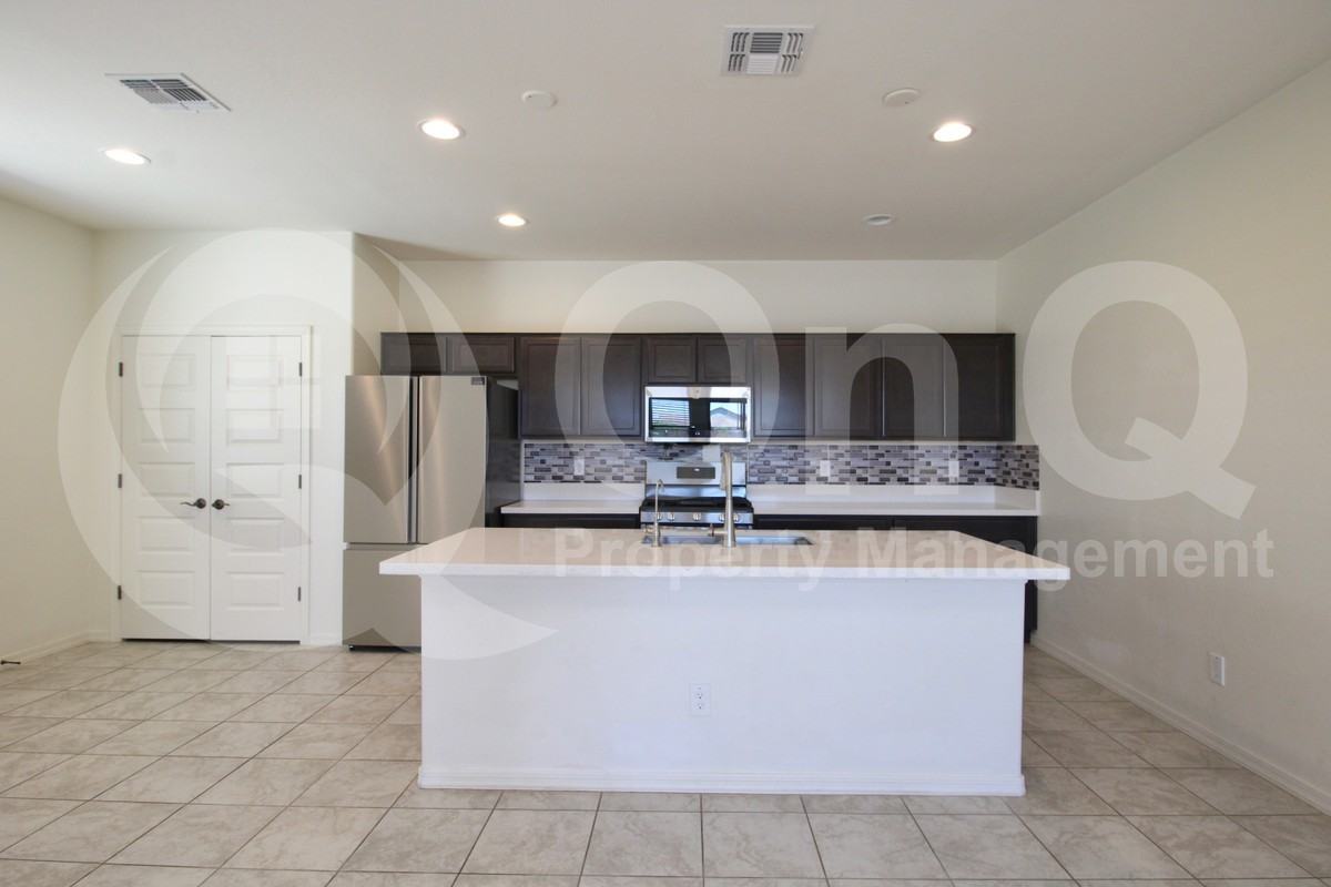 14238 W Bronco Trl - Photo 3 of 32