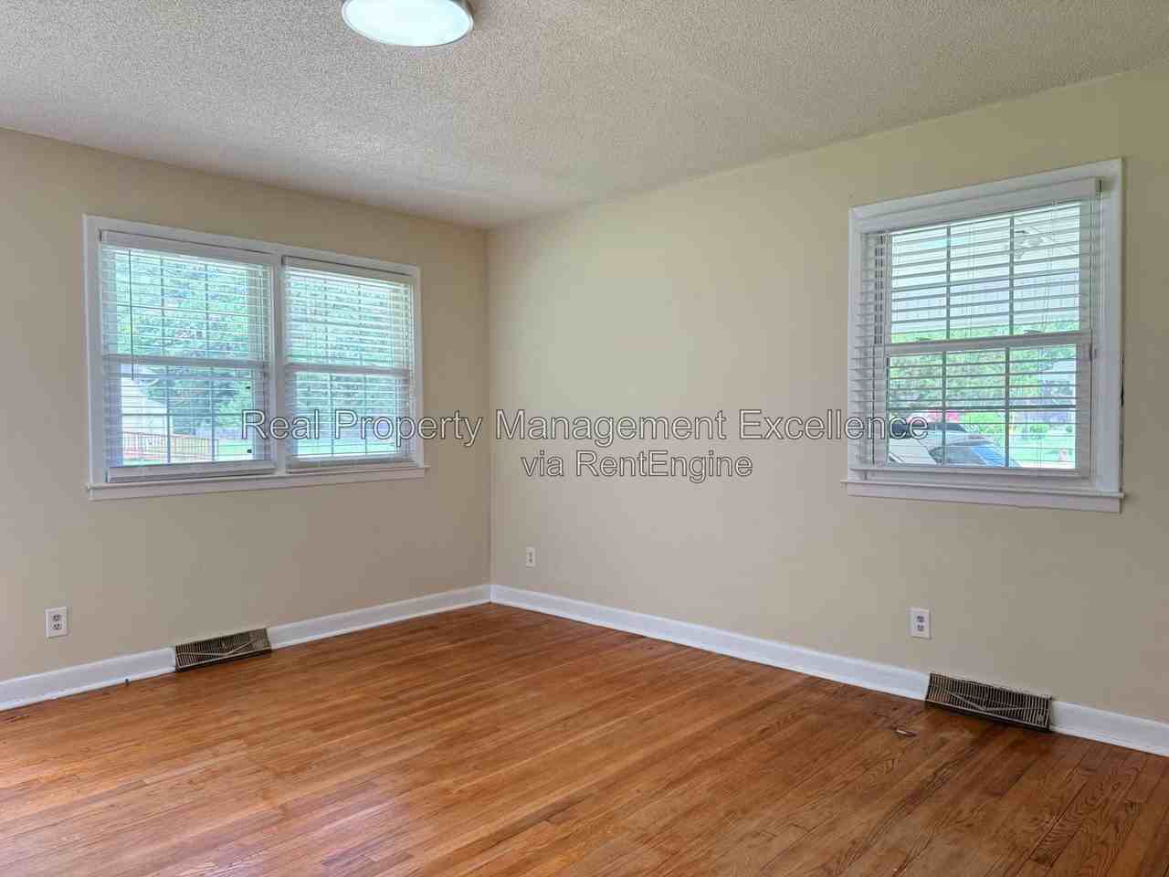 415 W 2nd St - Photo 6 of 43