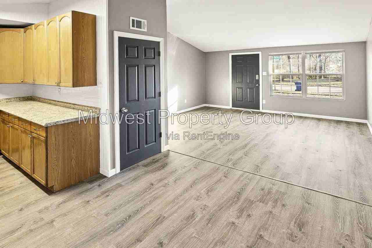 2857 Dawnview Dr - Photo 3 of 12