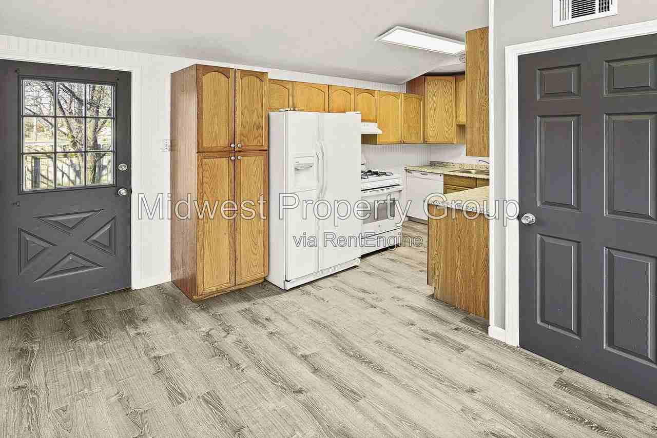2857 Dawnview Dr - Photo 4 of 12