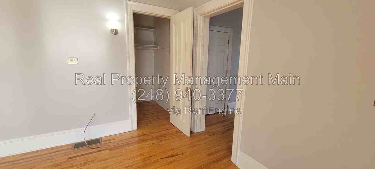 715 Parker St #5 - Photo 4 of 16