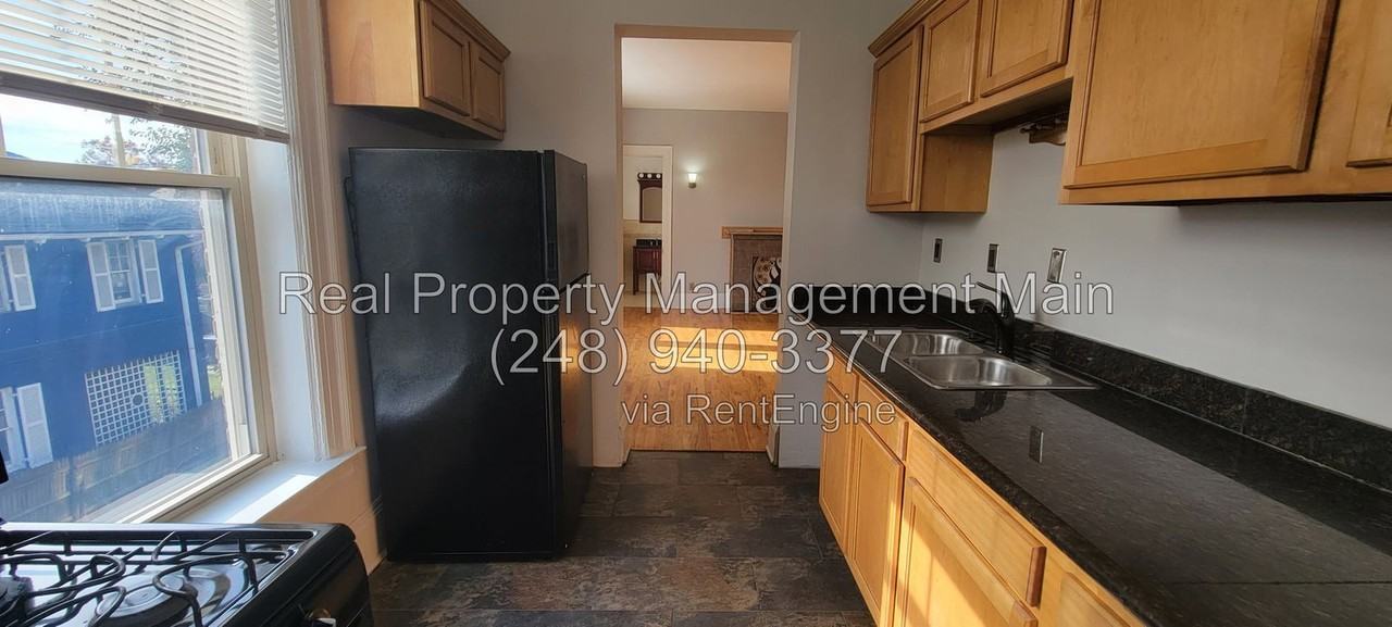 715 Parker St #5 - Photo 5 of 16