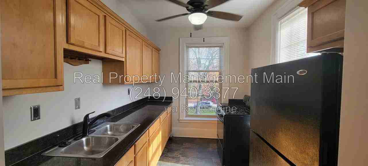 715 Parker St #5 - Photo 6 of 16