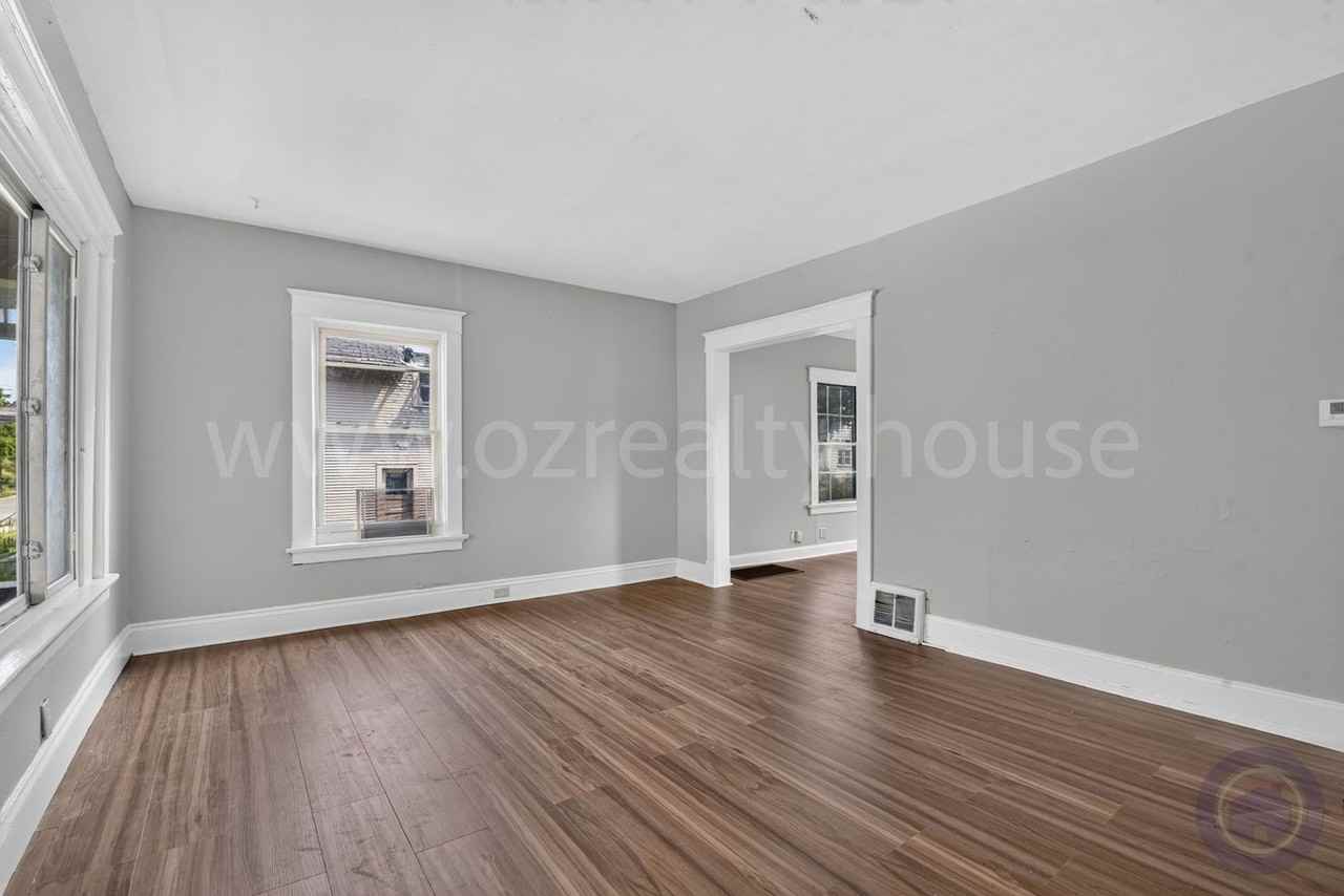 1023 Shadowlawn Dr - Photo 2 of 18