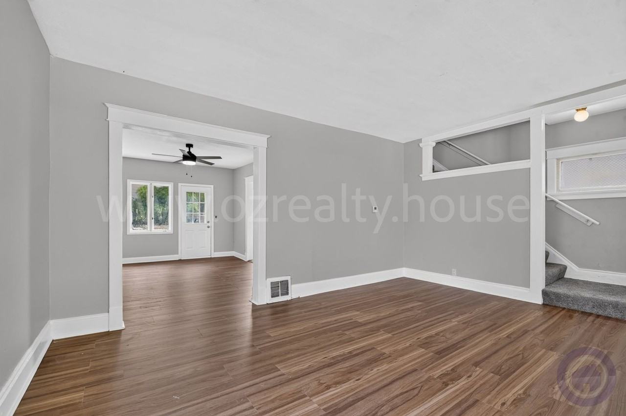 1023 Shadowlawn Dr - Photo 3 of 18