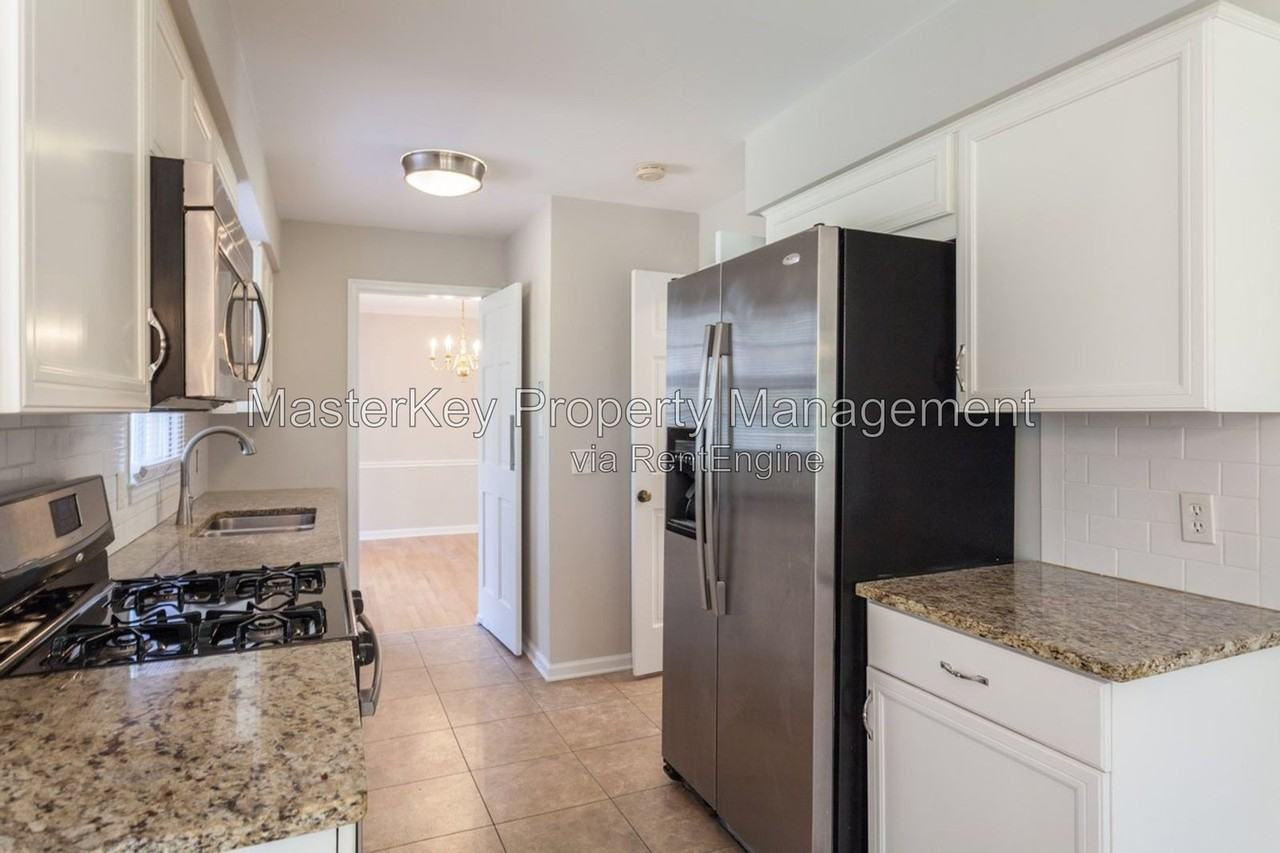 702 Buckingham Rd - Photo 2 of 16
