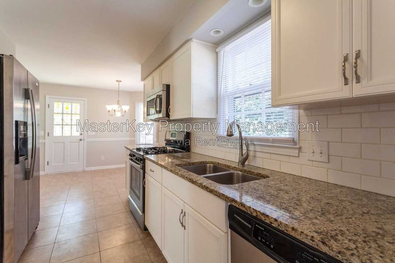 702 Buckingham Rd - Photo 3 of 16