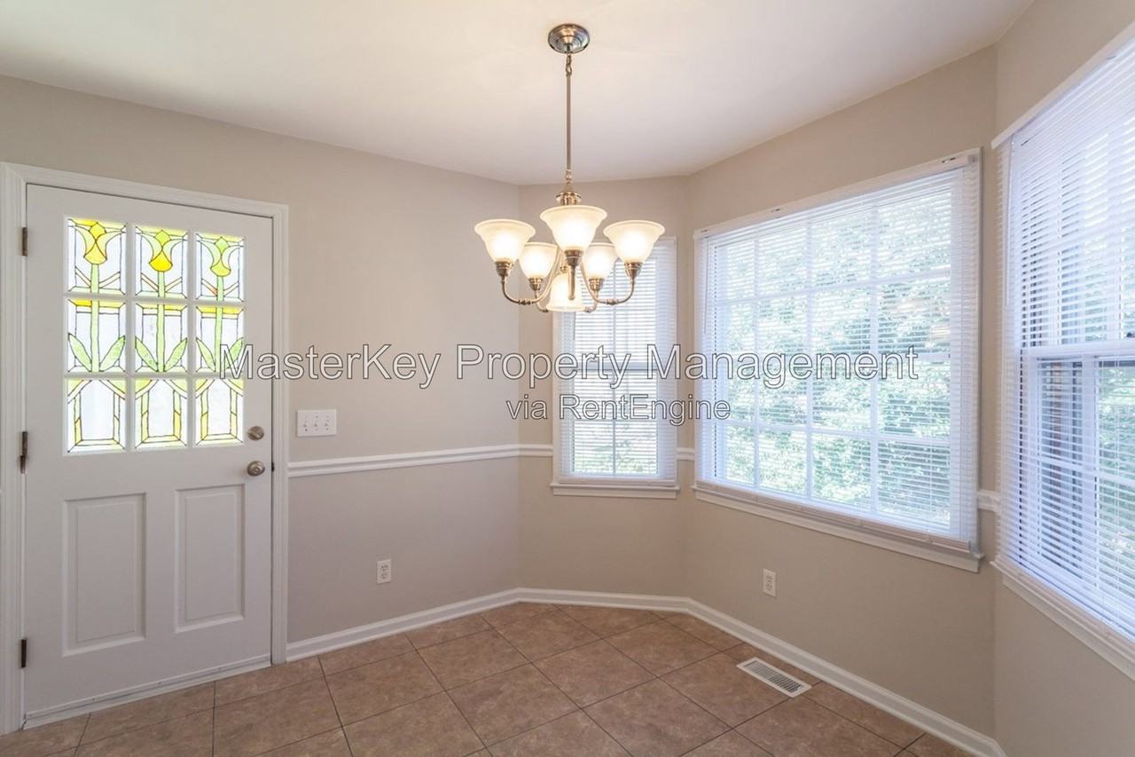 702 Buckingham Rd - Photo 7 of 16
