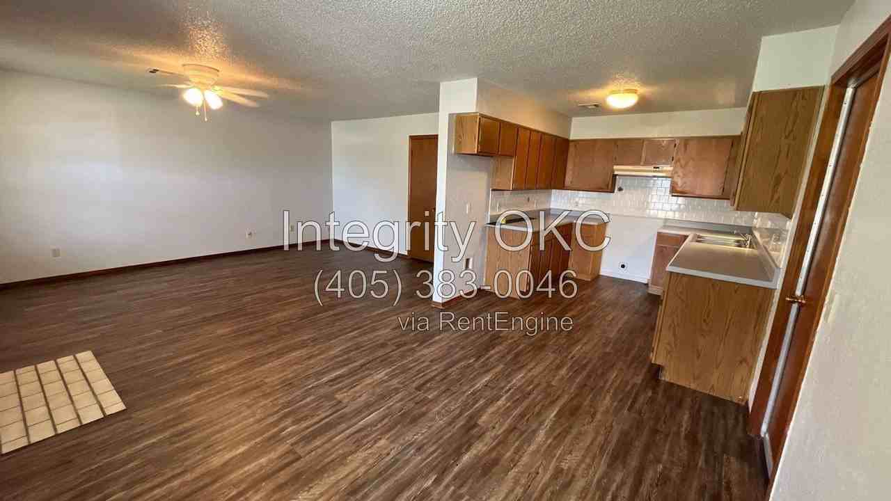 1501 Se 52nd St - Photo 2 of 16