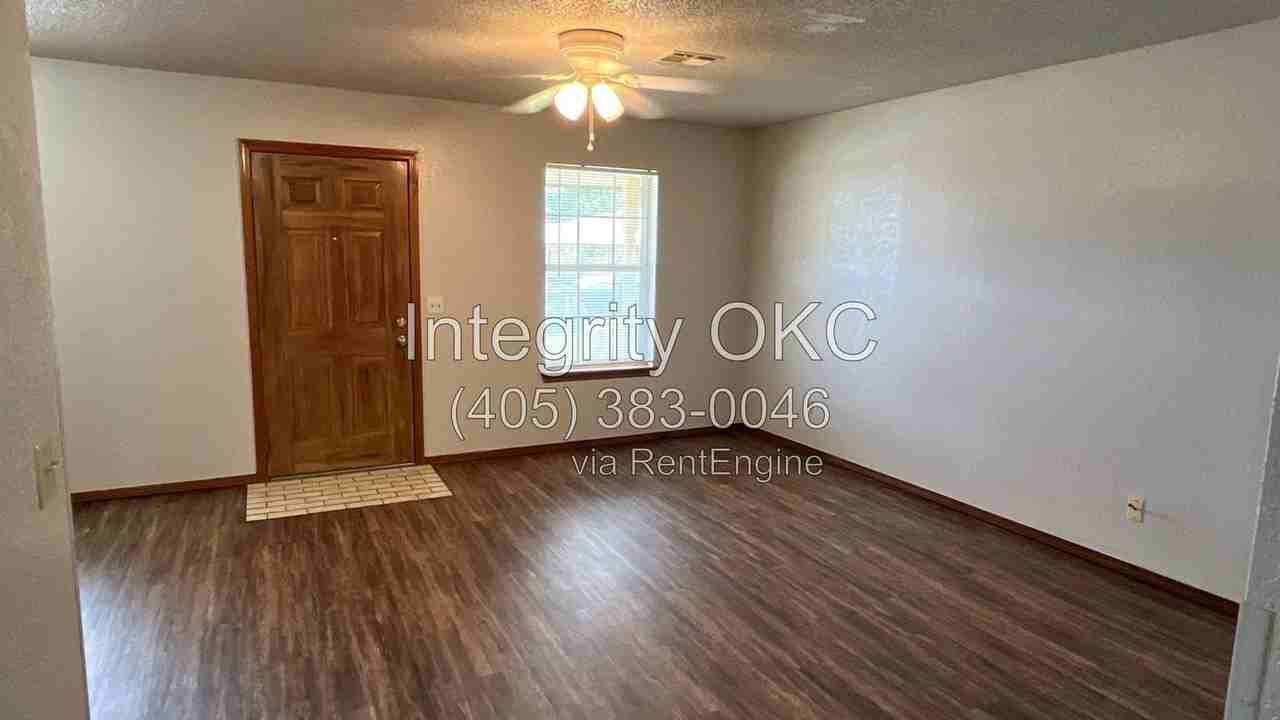 1501 Se 52nd St - Photo 4 of 16