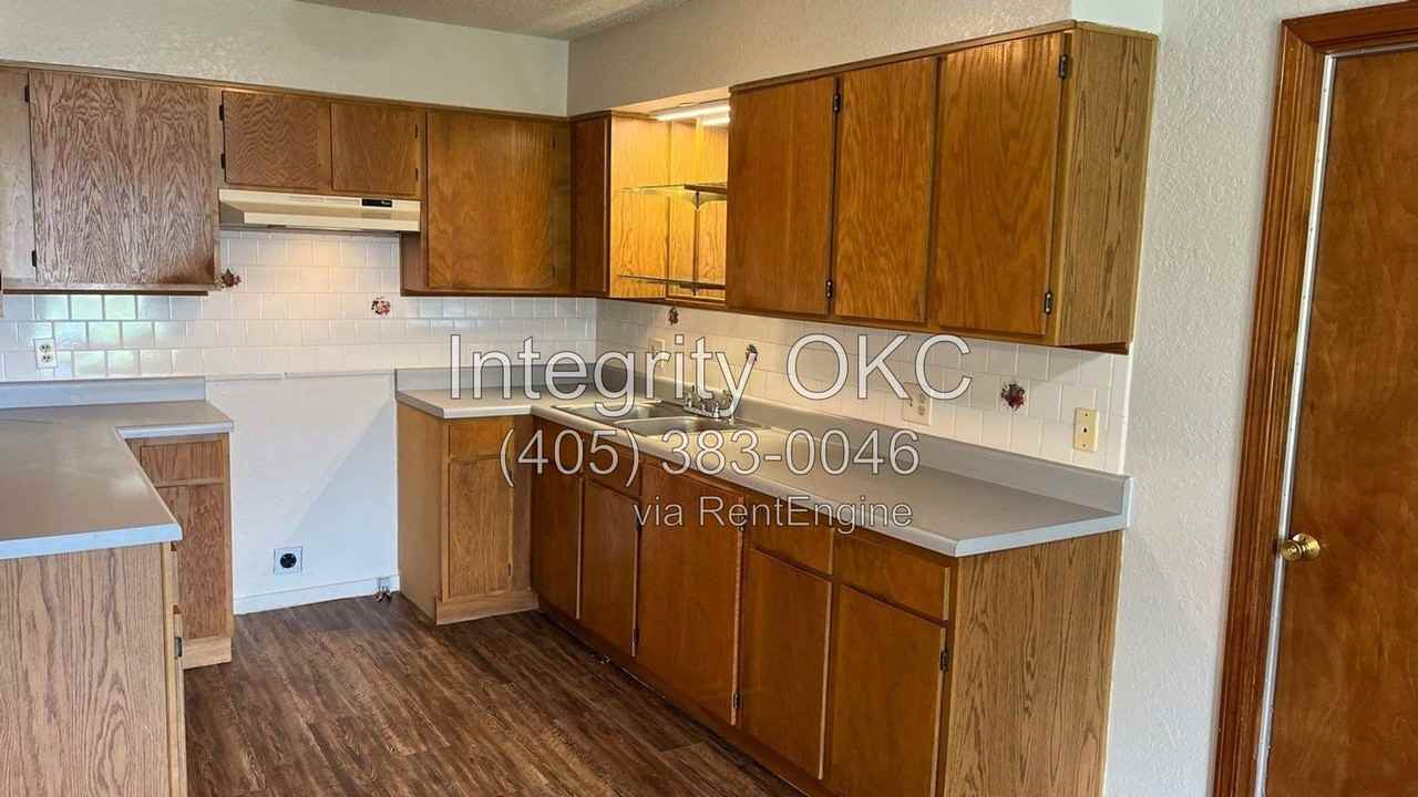 1501 Se 52nd St - Photo 5 of 16