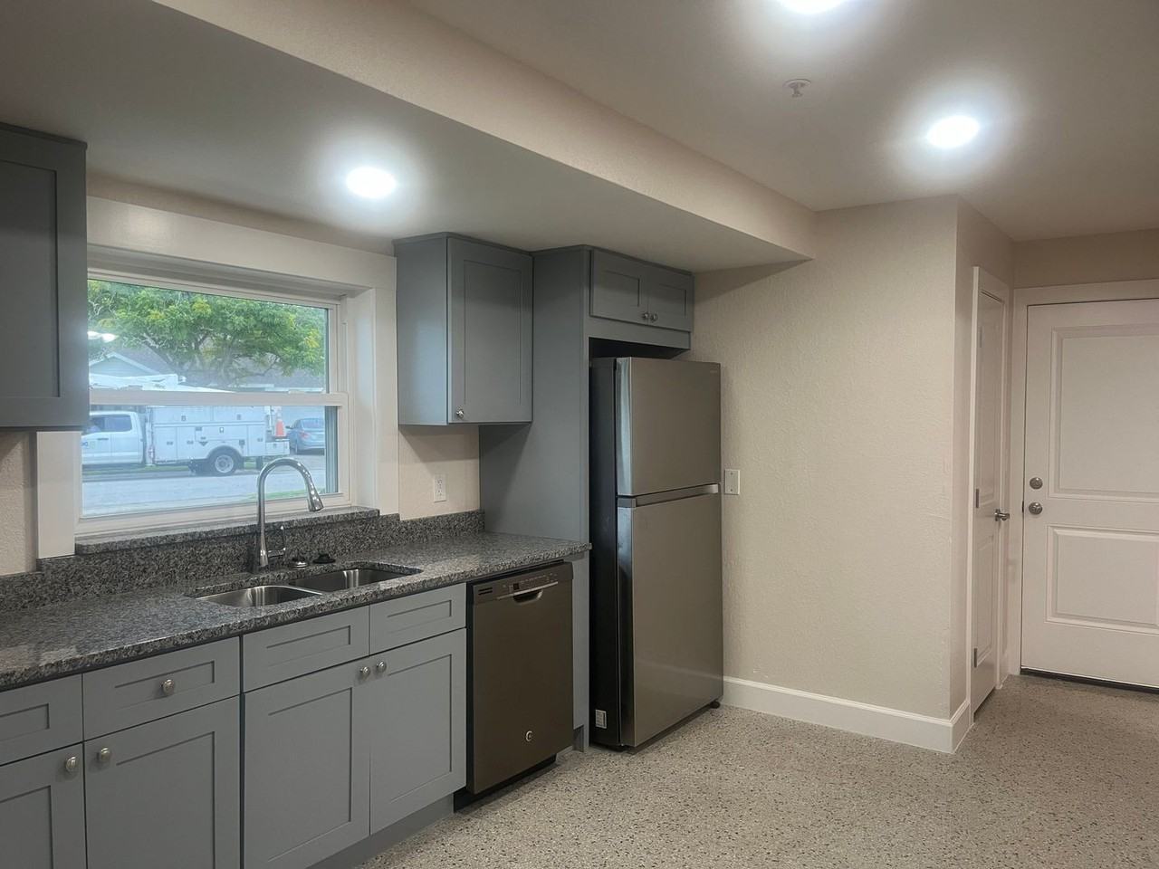 8223 Le Mesa St - Photo 7 of 32