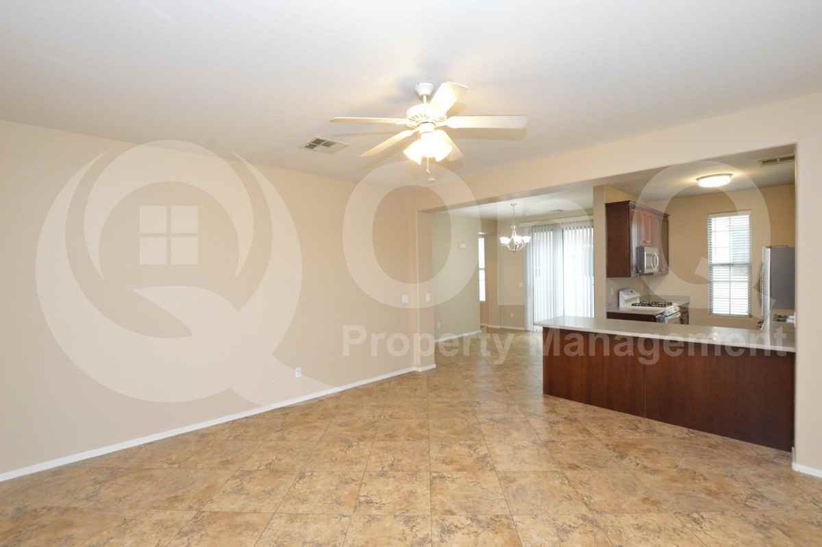 1453 S Sinova Ave - Photo 3 of 24