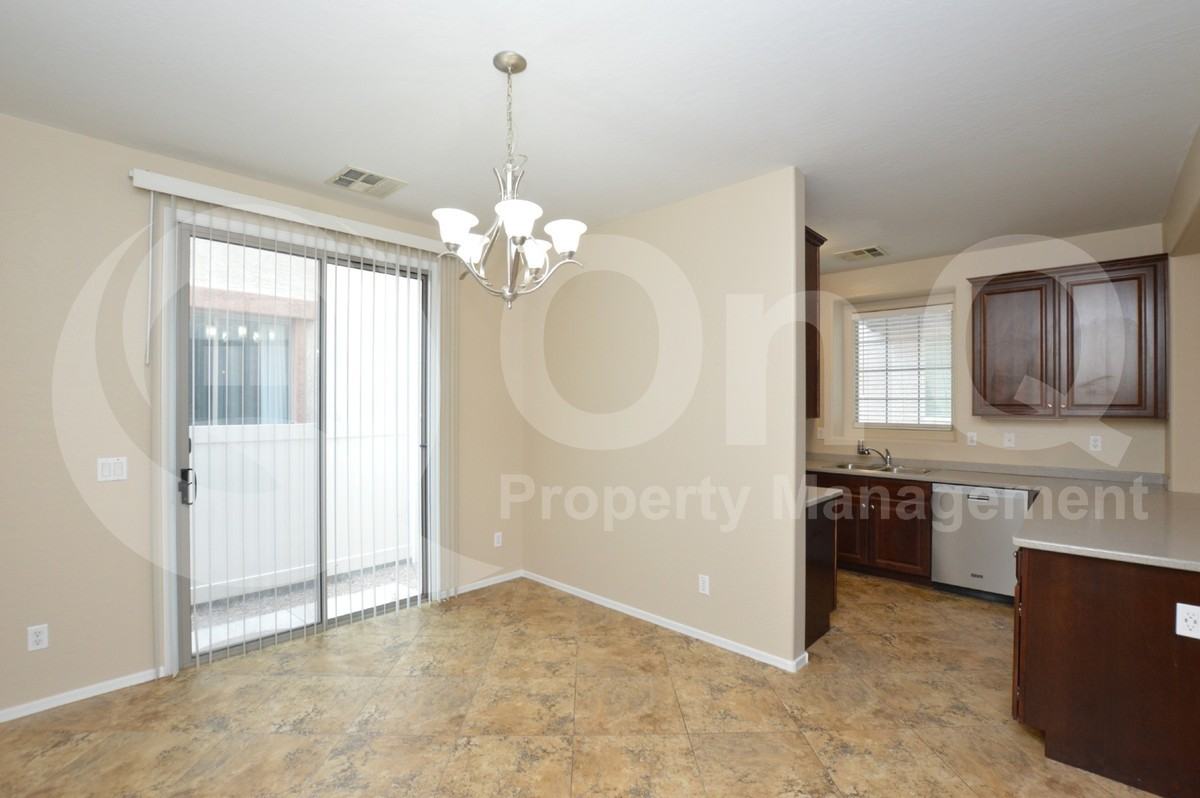 1453 S Sinova Ave - Photo 5 of 24