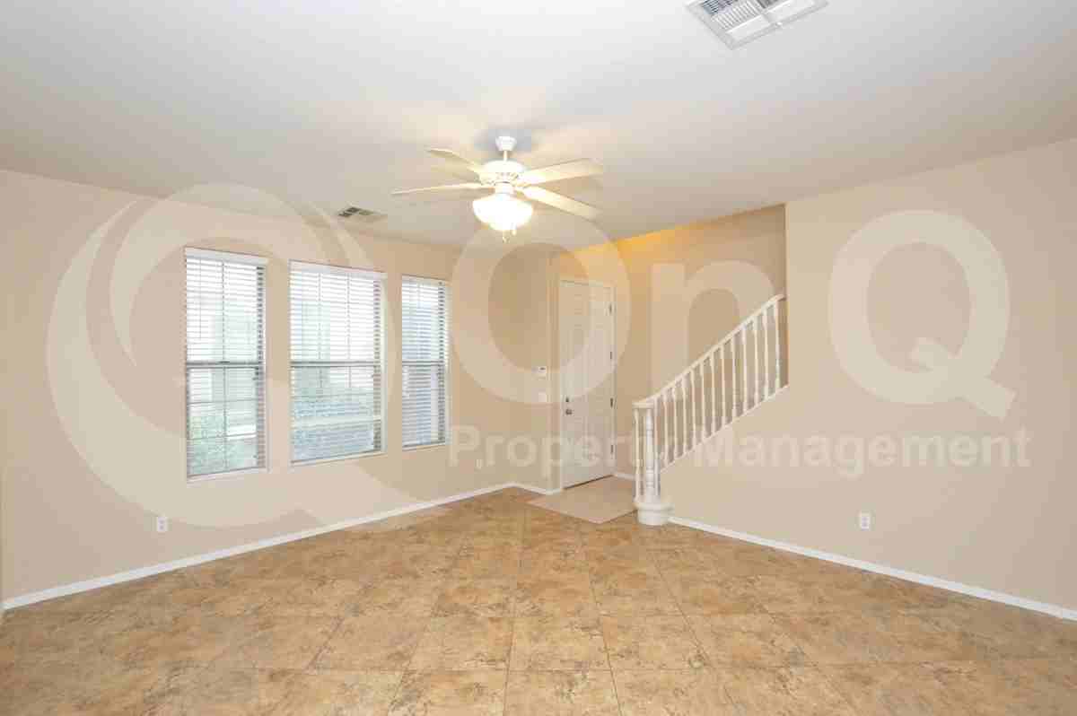 1453 S Sinova Ave - Photo 6 of 24