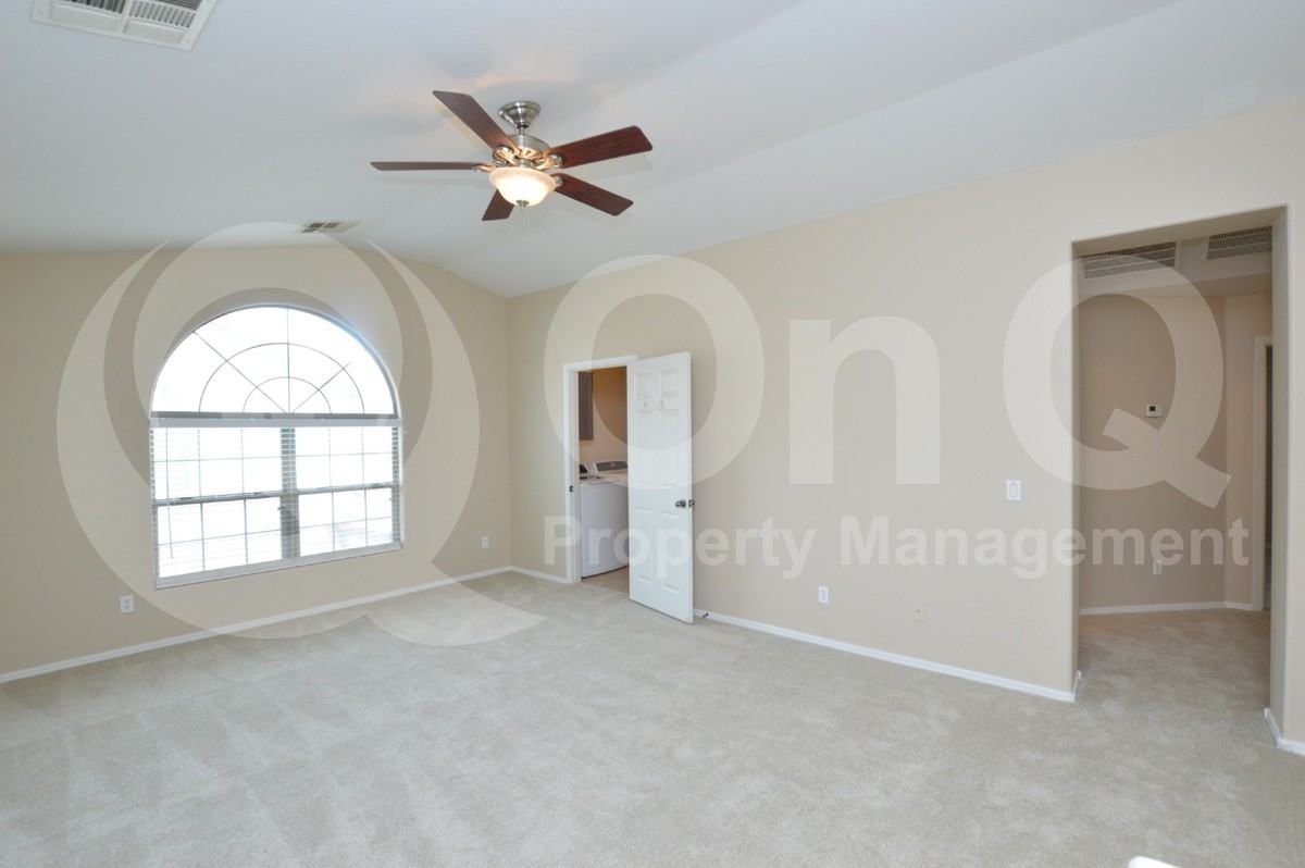 1453 S Sinova Ave - Photo 7 of 24