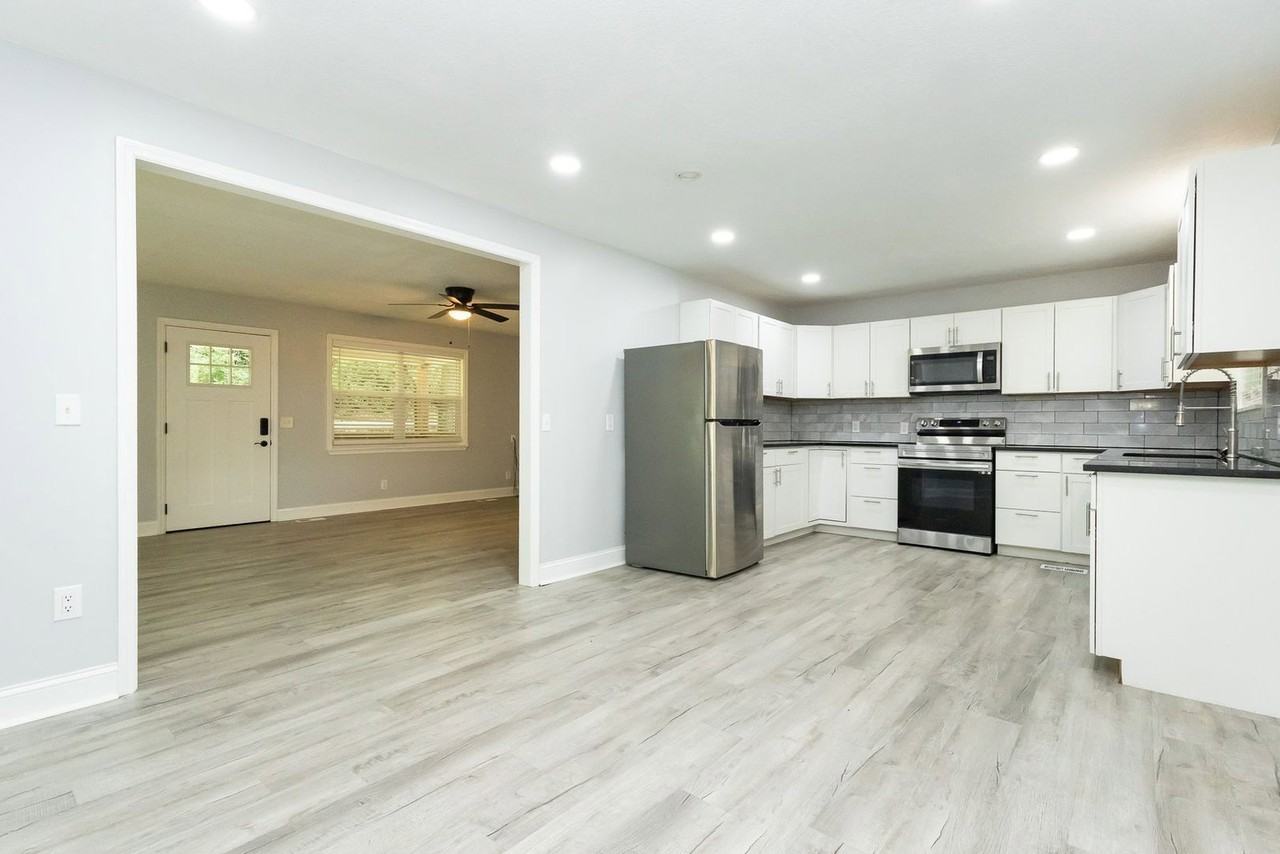 405 Dempsey Ln - Photo 2 of 26