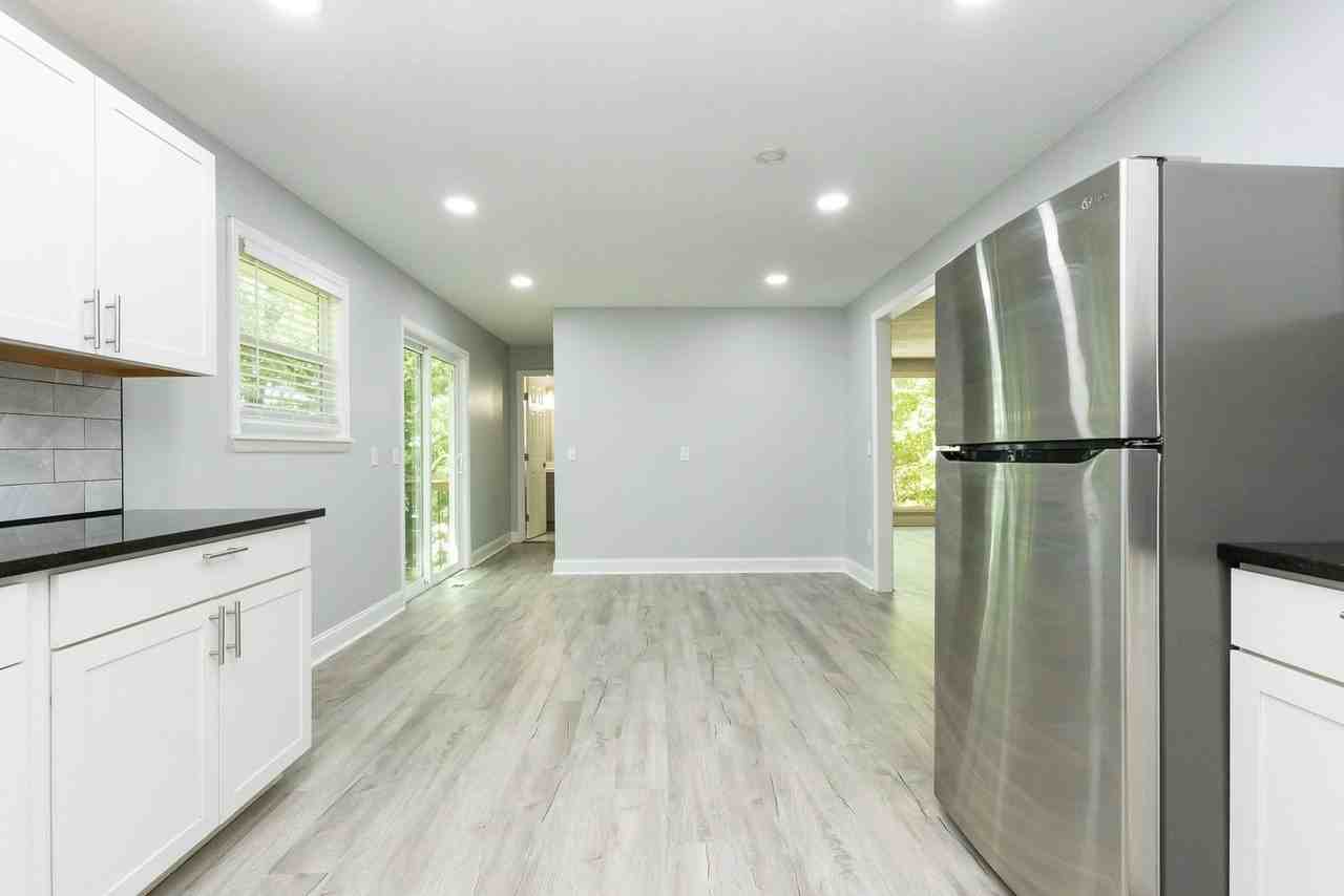 405 Dempsey Ln - Photo 4 of 26