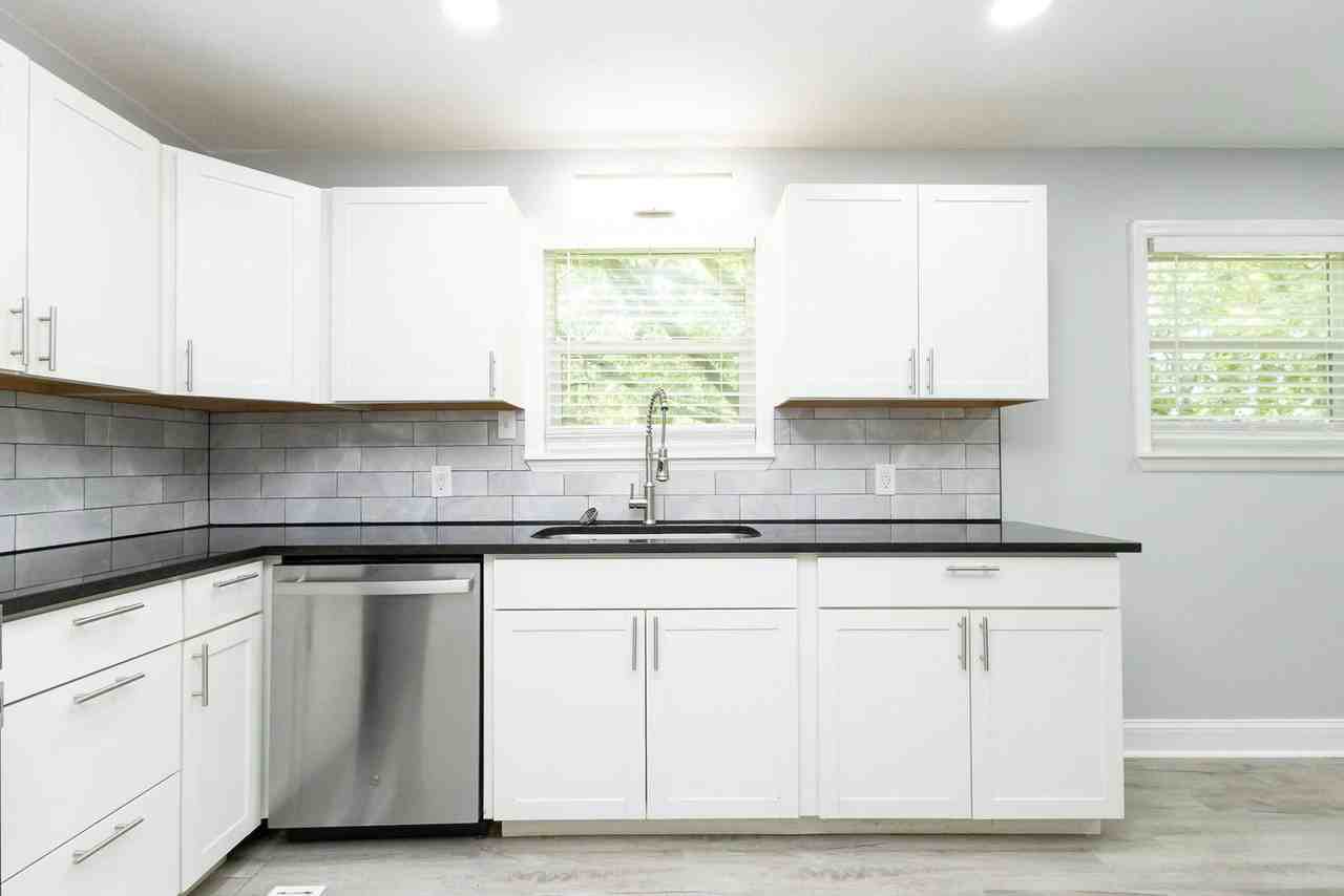 405 Dempsey Ln - Photo 6 of 26