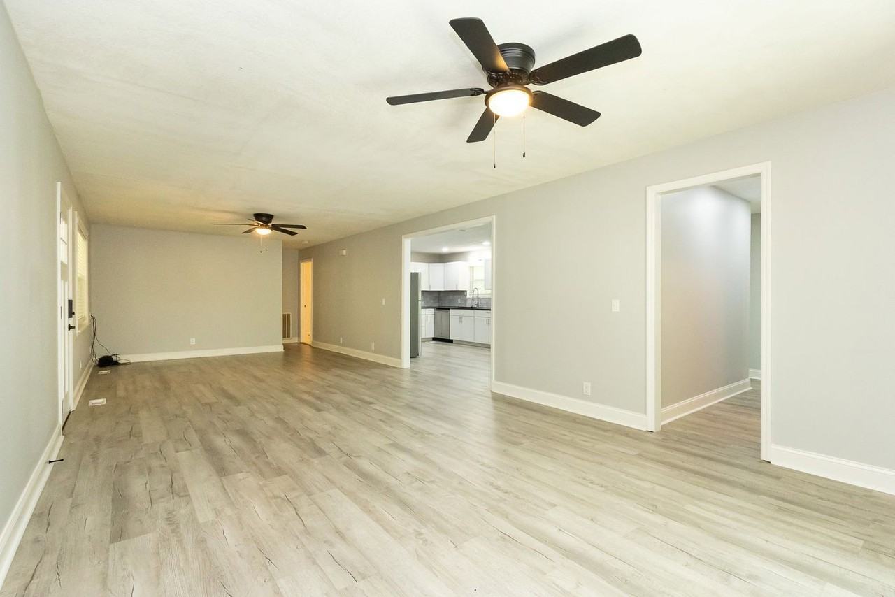 405 Dempsey Ln - Photo 7 of 26