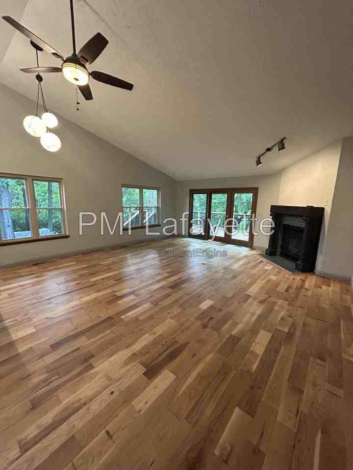 3581 Creek Rdg - Photo 4 of 25
