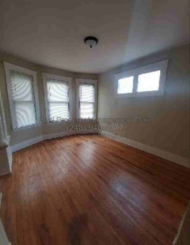 644 E Ferry St #2E - Photo 3 of 32