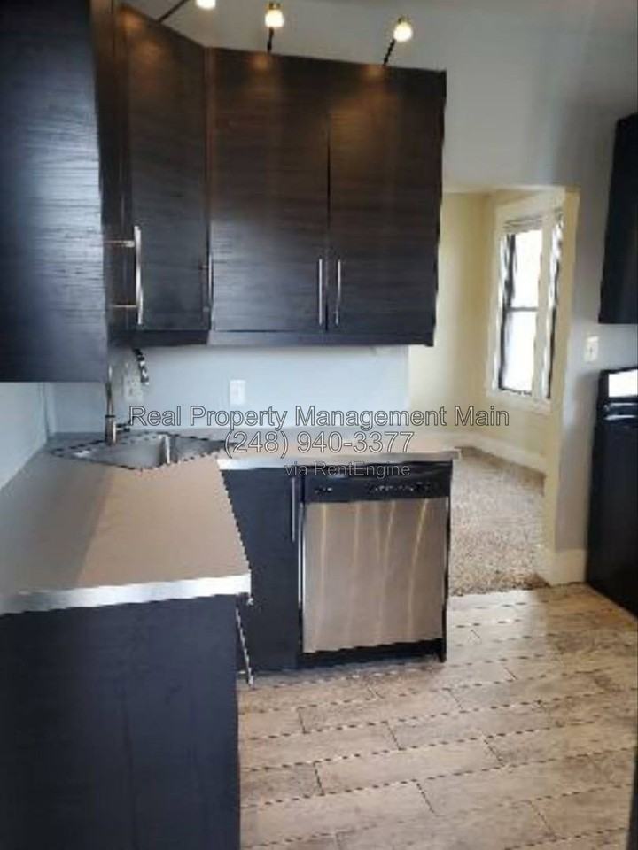 644 E Ferry St #2E - Photo 7 of 32